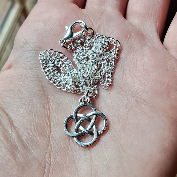 New Dainty Silver Celtic Knot Necklace - Picture 4 of 8